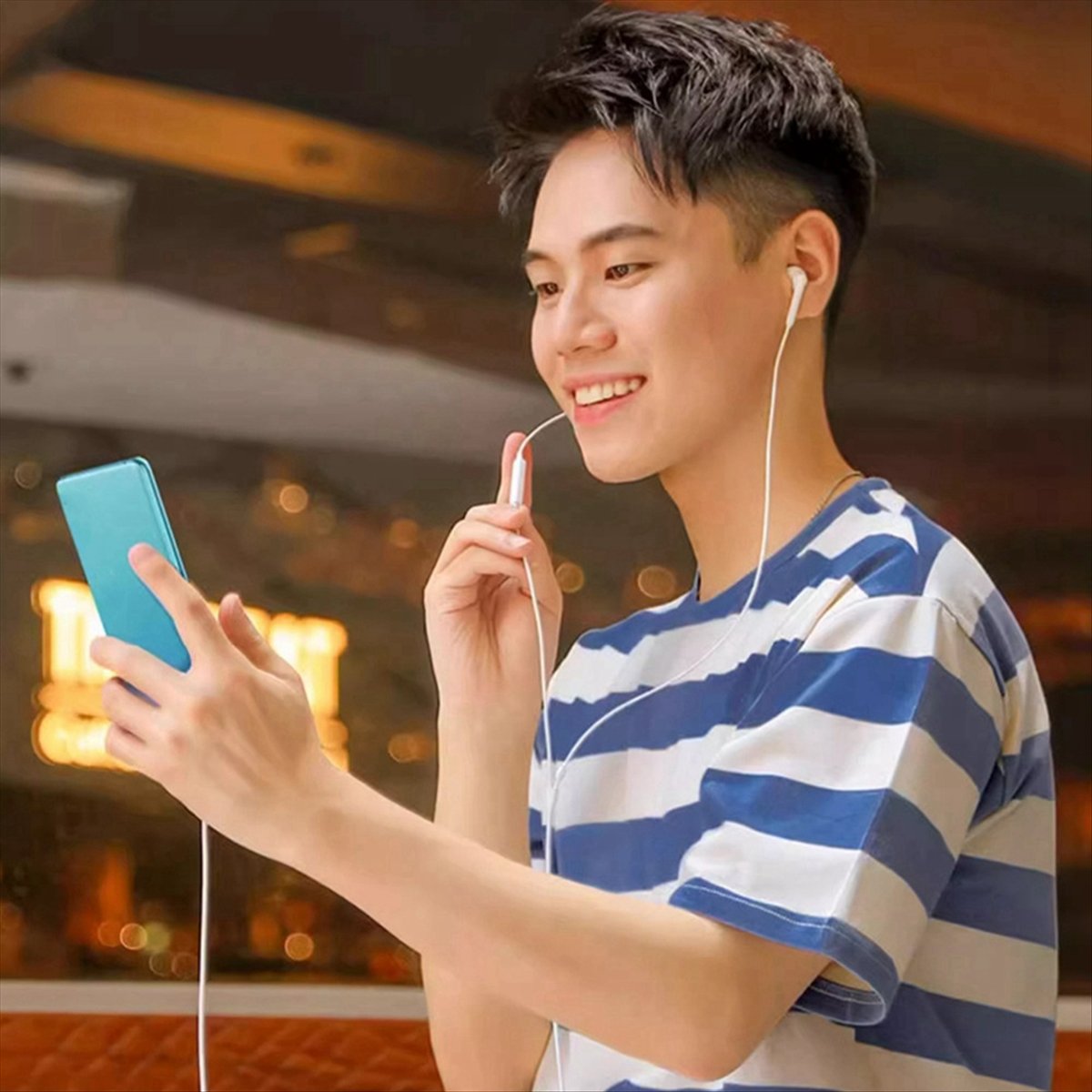 【テックアクセサリー】ヘッドホンケーブル変換アダプター、US - Mobile Tech Accessories のレビューと価格